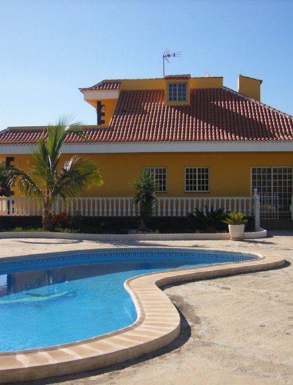 Villa in Arona